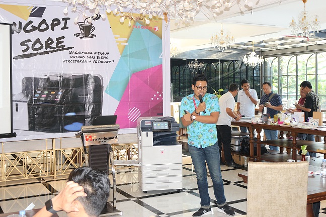 The Ambience of Ngopi Sore The Ambience of Ngopi Sore