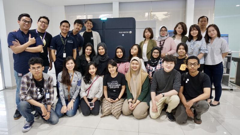 Astragraphia welcomed the Indonesian Graphic Design (DGI) student community and Zine magazine who visited DSTC Astragraphia Jakarta.