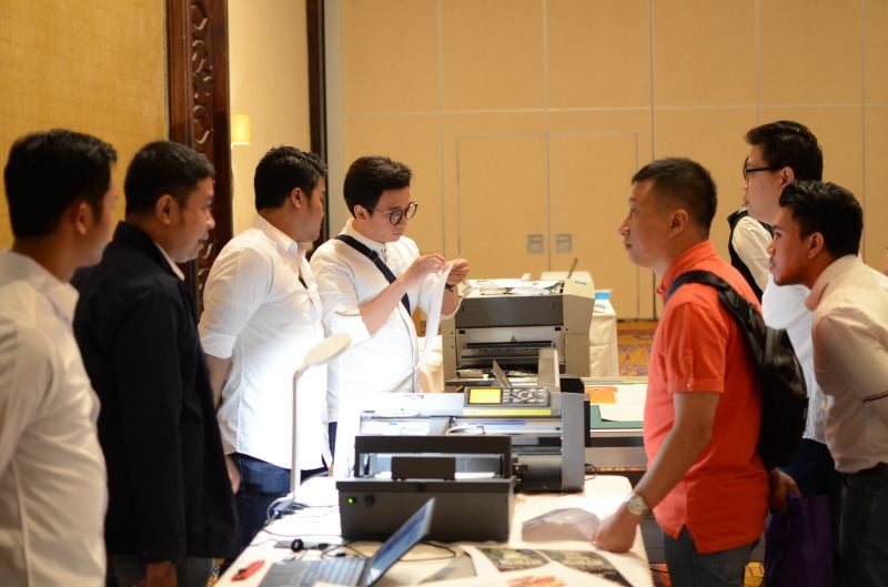 In order to increase awareness and loyalty towards Iridesse Production Press machines, Astragraphia held a customer gathering in Surabaya.