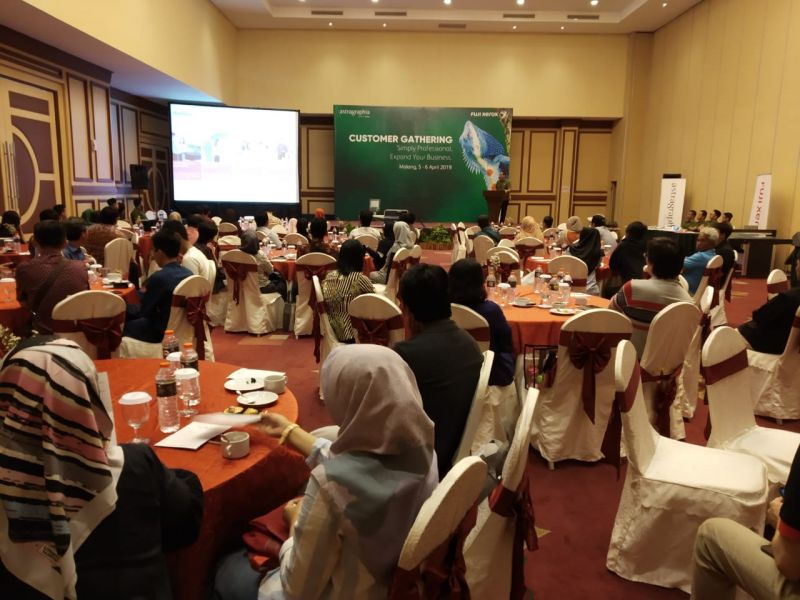 Malang is a city with a highly developed creative industry and supported by demand generators from the tourism and education sectors. That is one of the reasons Astragraphia chose Malang as the first location for customer gathering entitled "Simply Professional, Expand Your Business" from all roadshow events in Indonesia in order to introduce Fuji Xerox PrimeLink â„¢ C9065.